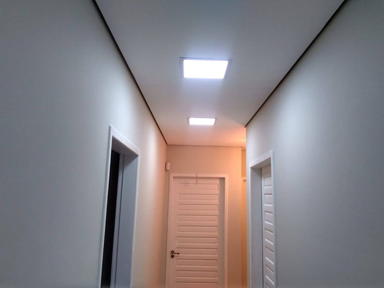 Corredor com pladur e iluminação LED